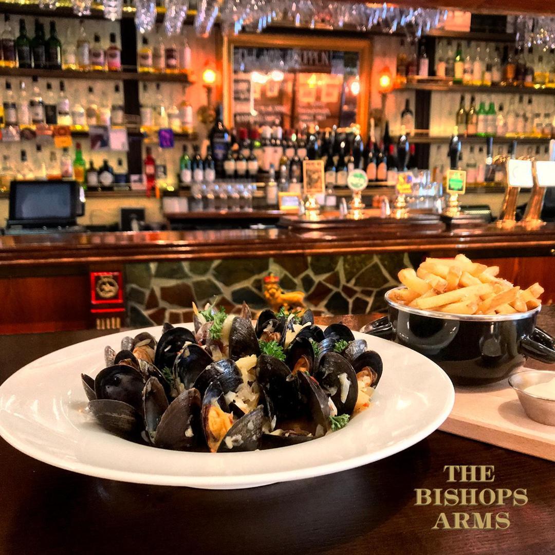 Hotel Bishops Arms Mora Esterno foto